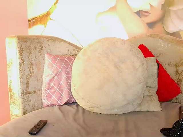 nylaroyale live cam on BongaCams