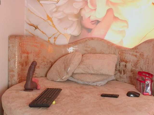 nylaroyale live cam on BongaCams