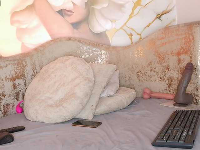 nylaroyale live cam on BongaCams