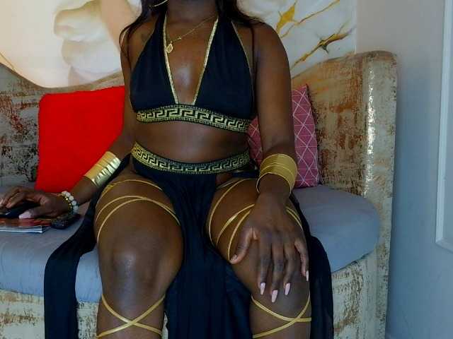 nylaroyale live cam on BongaCams