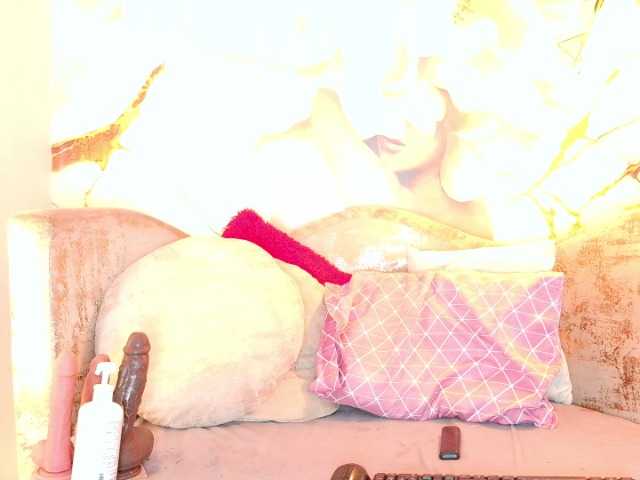 nylaroyale live cam on BongaCams
