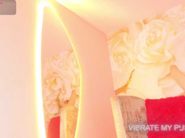 nylaroyale live cam on BongaCams