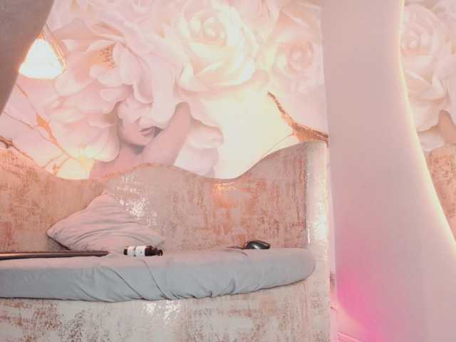 nylaroyale live cam on BongaCams