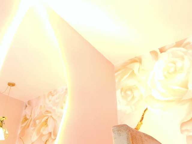 nylaroyale live cam on BongaCams