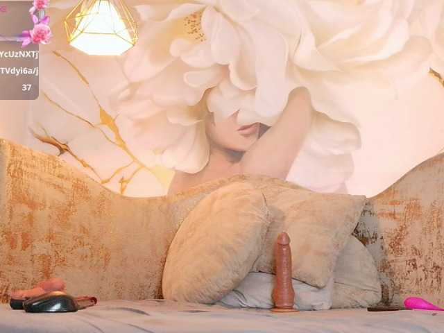 nylaroyale live cam on BongaCams