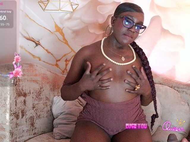 nylaroyale live cam on BongaCams
