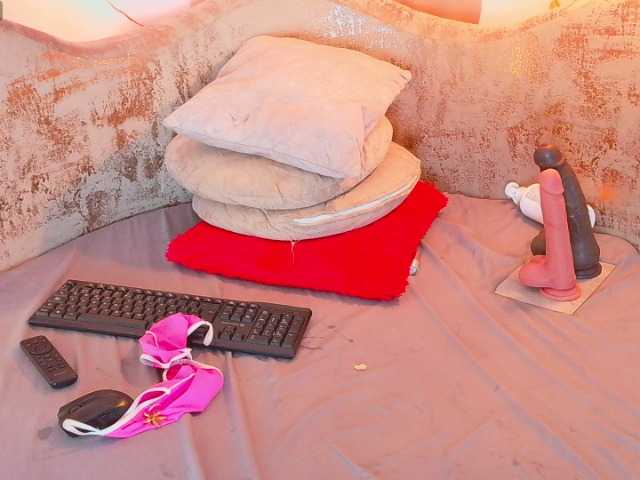 nylaroyale live cam on BongaCams