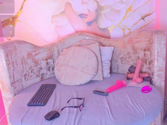 nylaroyale live cam on BongaCams