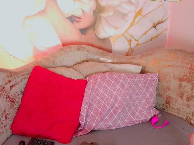 nylaroyale live cam on BongaCams