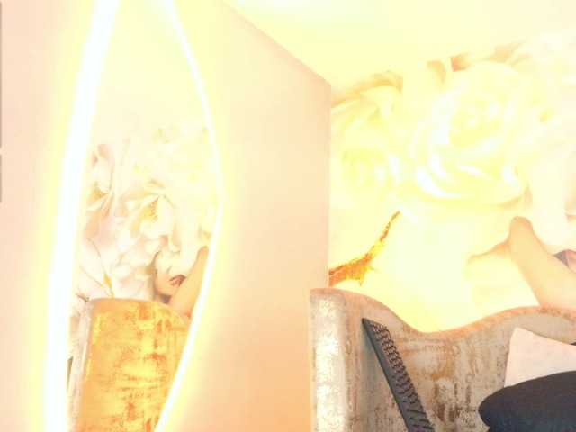 nylaroyale live cam on BongaCams