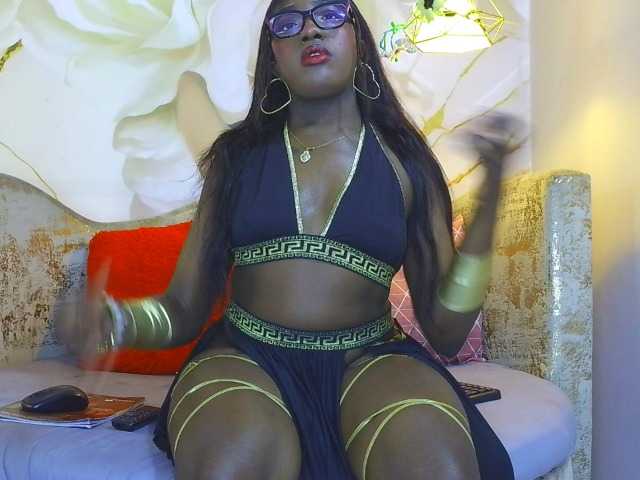 nylaroyale