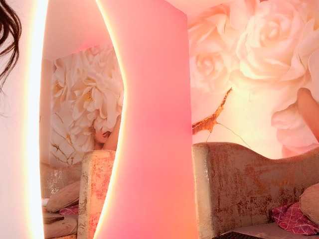nylaroyale live cam on BongaCams