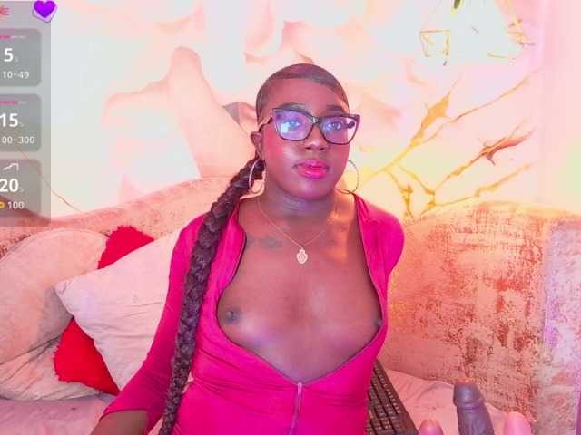 nylaroyale live cam on BongaCams