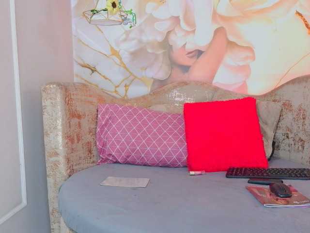 nylaroyale live cam on BongaCams