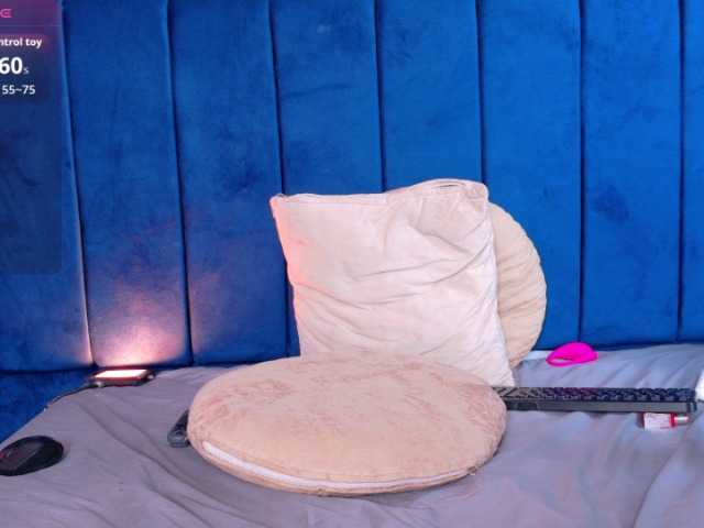 nylaroyale live cam on BongaCams