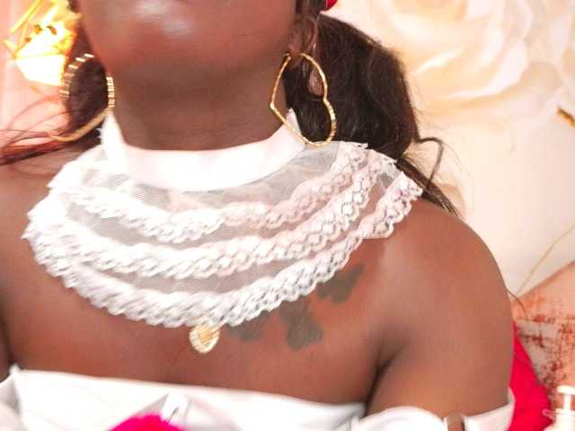 nylaroyale live cam on BongaCams