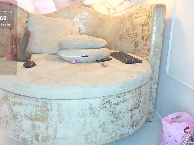 nylaroyale live cam on BongaCams