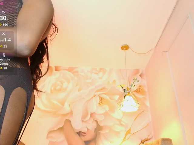 nylaroyale live cam on BongaCams