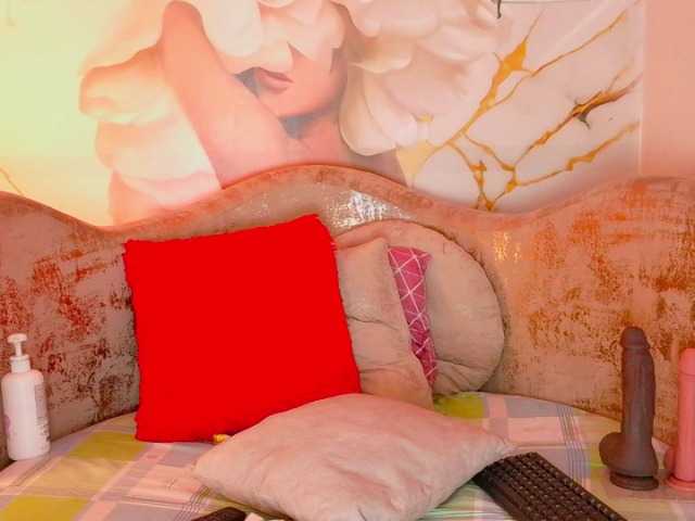 nylaroyale live cam on BongaCams