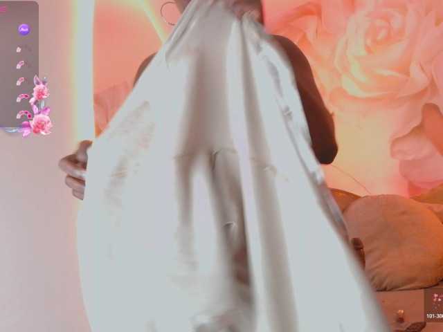 nylaroyale live cam on BongaCams
