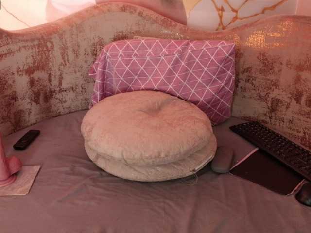 nylaroyale live cam on BongaCams