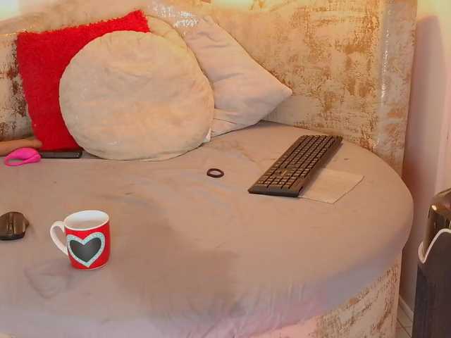 nylaroyale live cam on BongaCams