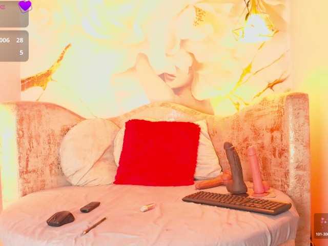 nylaroyale live cam on BongaCams