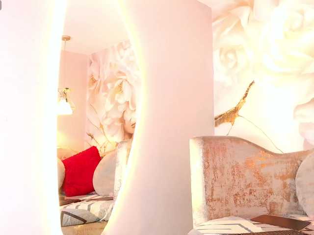 nylaroyale live cam on BongaCams