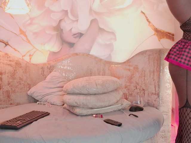 nylaroyale live cam on BongaCams