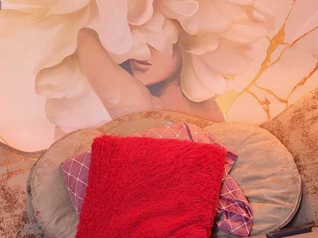 nylaroyale live cam on BongaCams