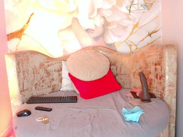 nylaroyale live cam