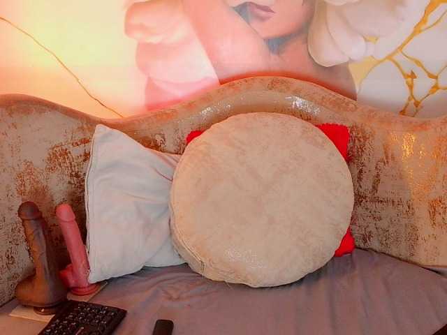 nylaroyale live cam on BongaCams