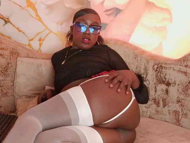 nylaroyale webcam