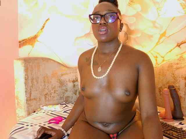 nylaroyale webcam