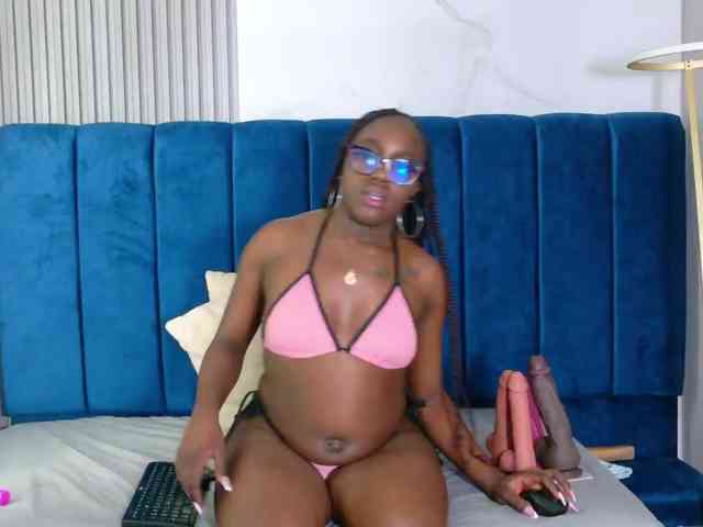 nylaroyale webcam