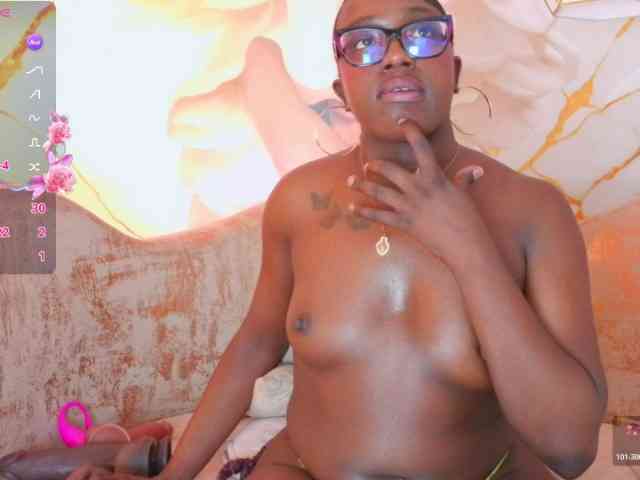 nylaroyale webcam