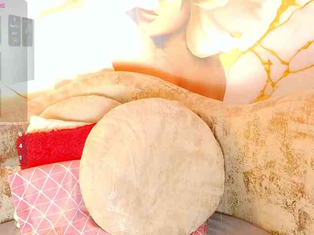 nylaroyale webcam