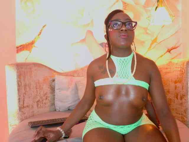 nylaroyale webcam