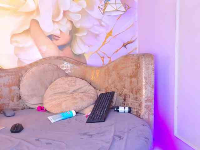 nylaroyale webcam