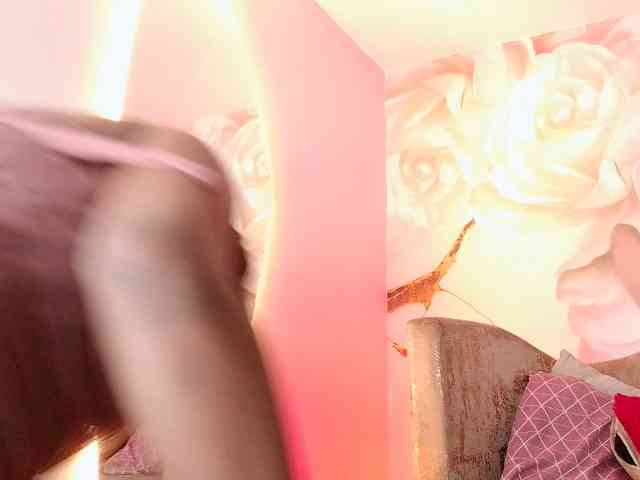 nylaroyale webcam