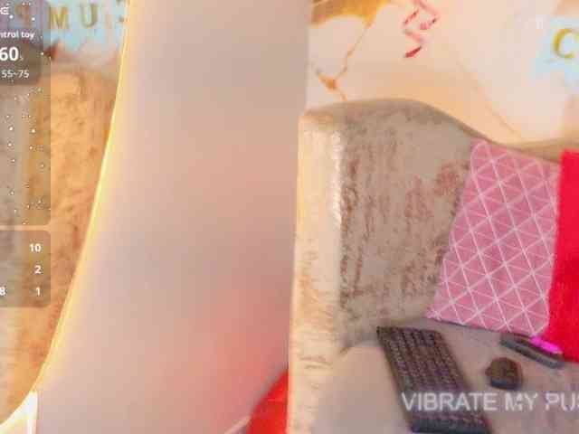 nylaroyale webcam
