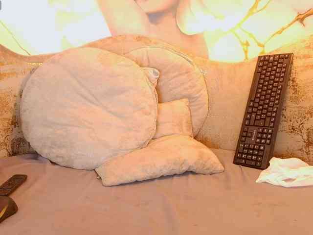 nylaroyale webcam
