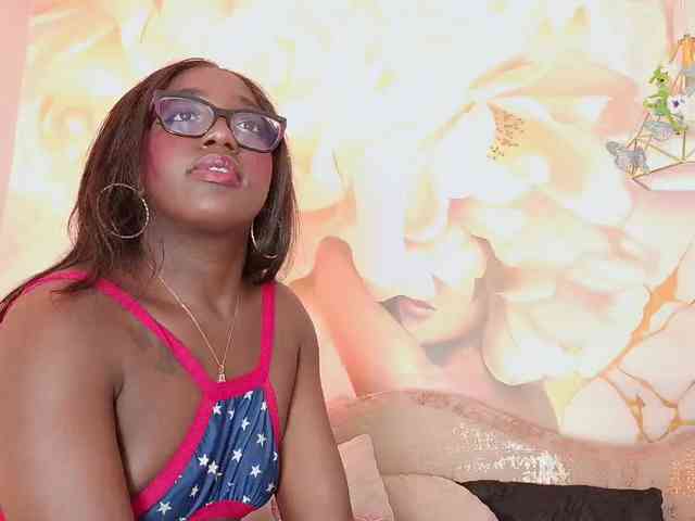nylaroyale webcam