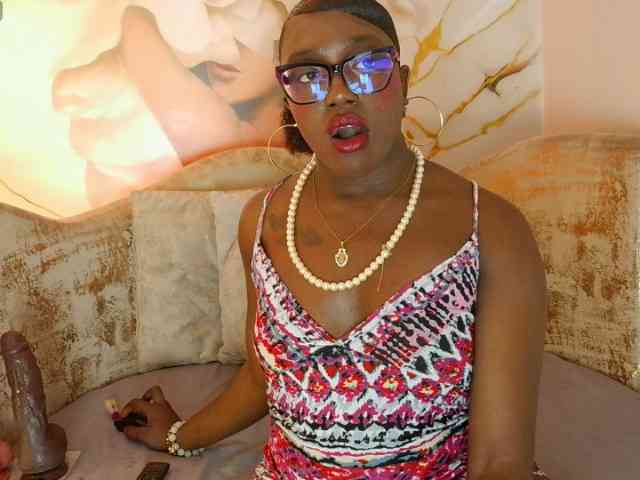 nylaroyale webcam