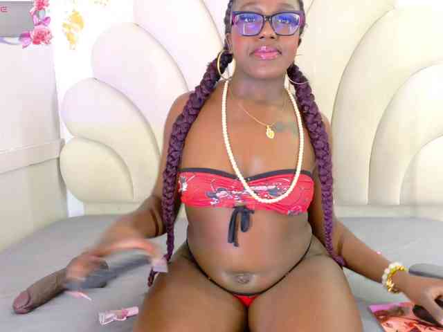 nylaroyale webcam