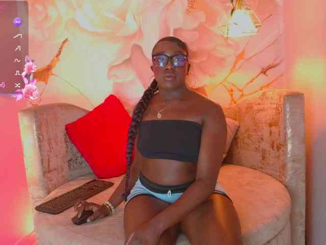 nylaroyale webcam