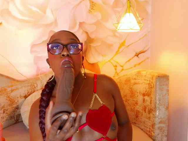 nylaroyale webcam