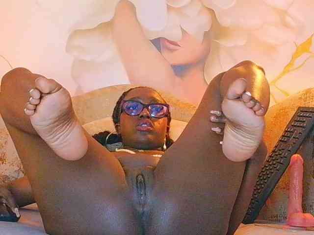 nylaroyale webcam