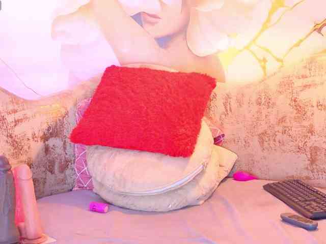 nylaroyale webcam