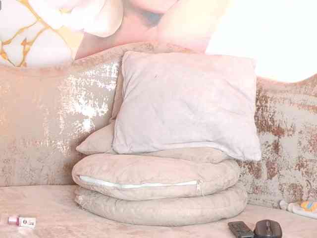nylaroyale webcam